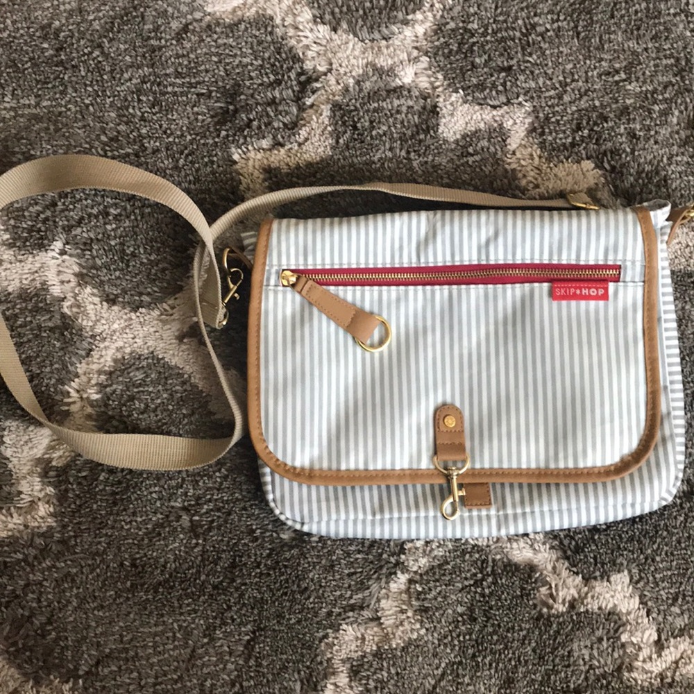 Skip hop on the go diaper bag/purse